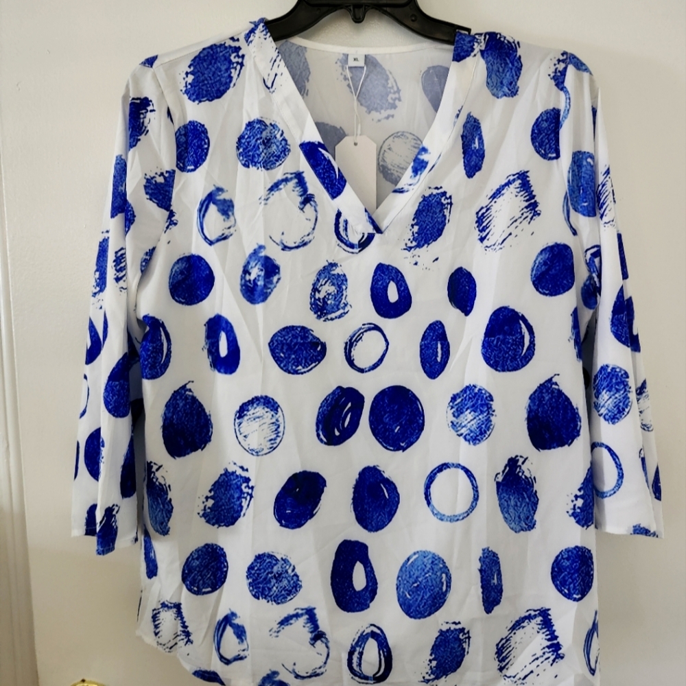 Blouse Size XL but fits like Lg
